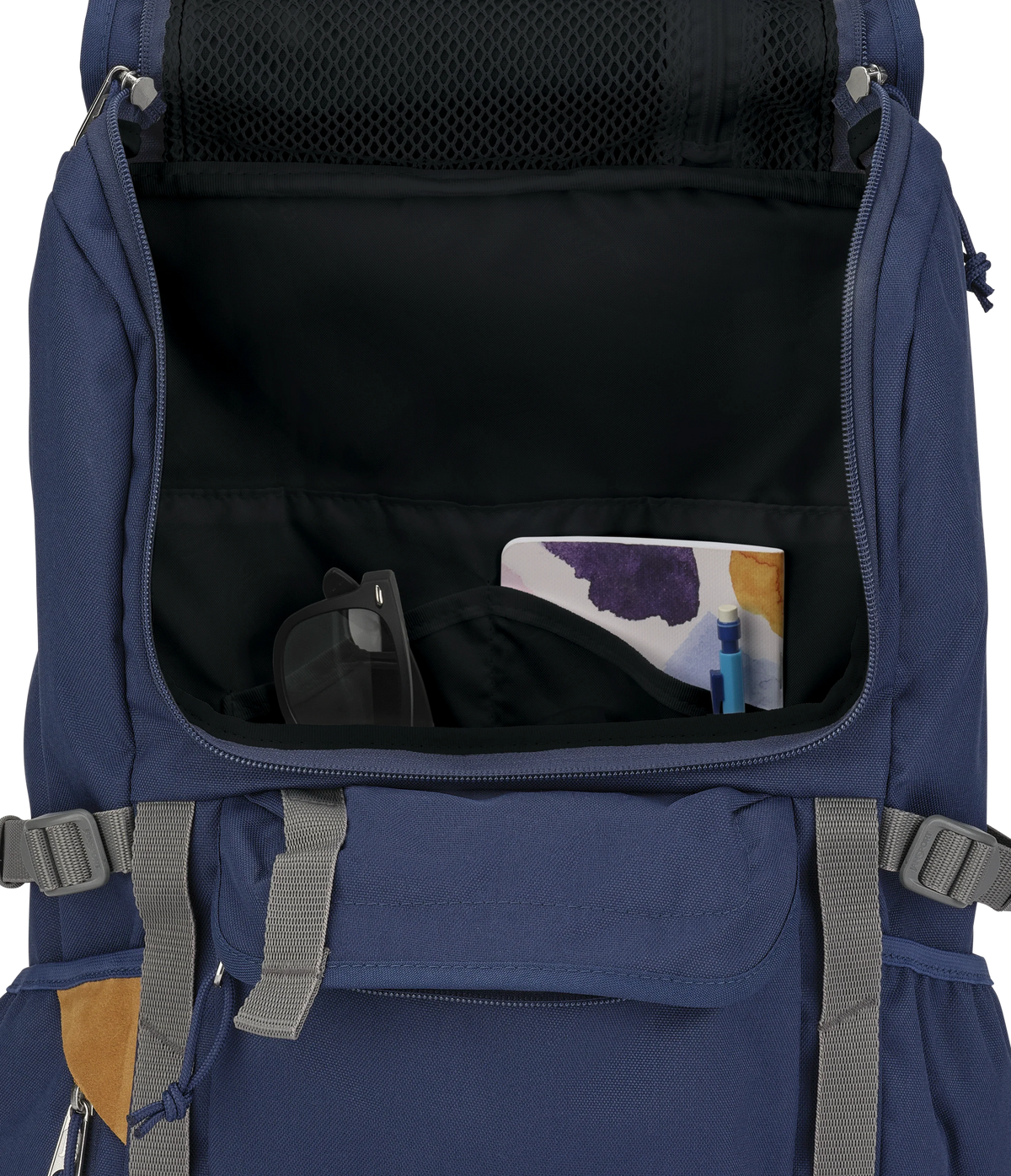 hatchet-backpack-e2 JS0A47J4003-DET3.webp