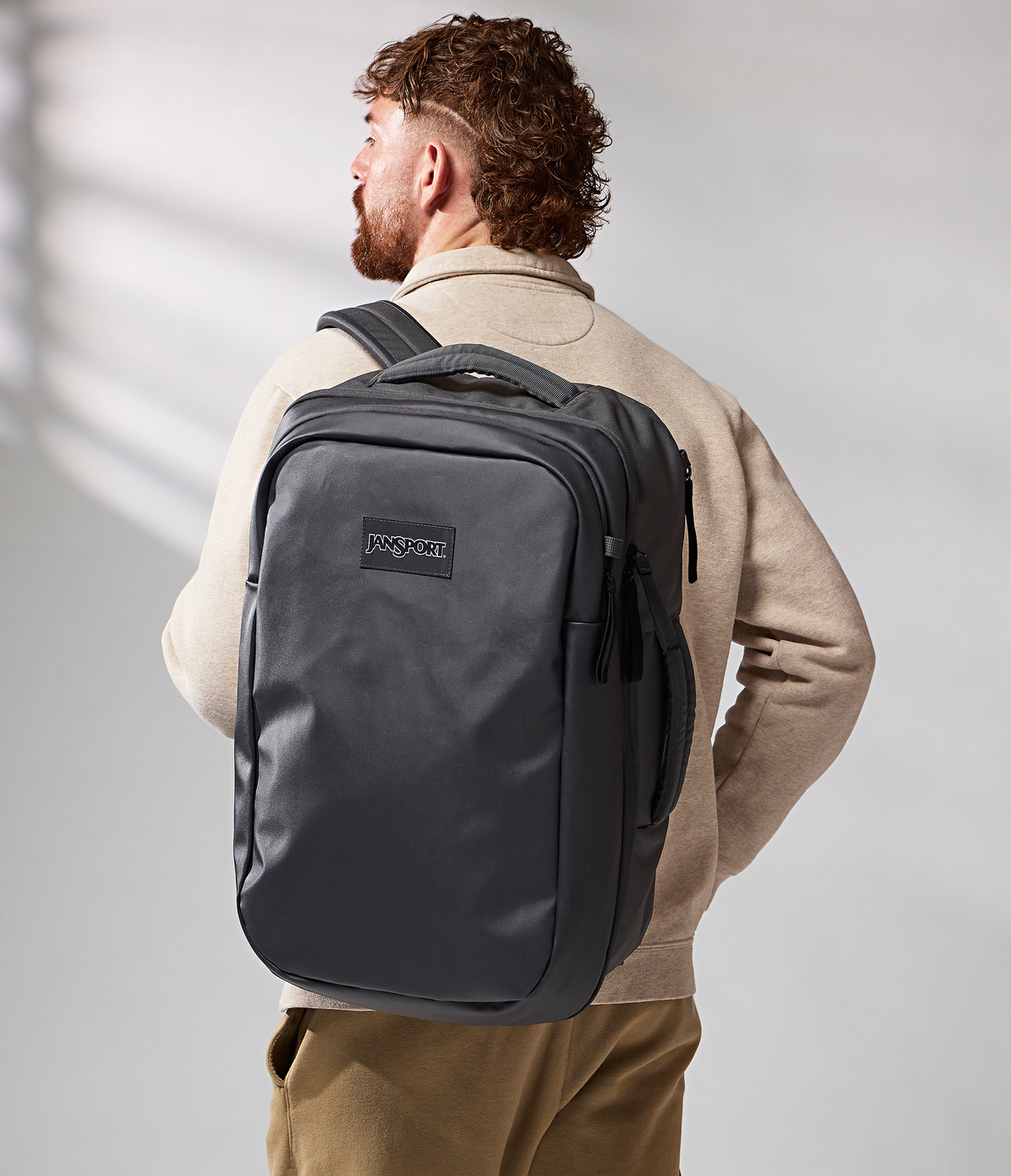 good-latitude-travel-pack-40l-y7 JS0A86EUDMX-MODEL.png